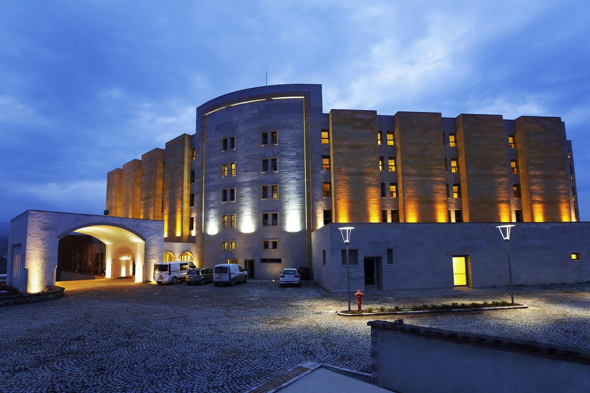 ดับเบิ้ลทรี บาย ฮิลตัน เอวานอส แคปปาโดเซีย Hotel Avanos ภายนอก รูปภาพ